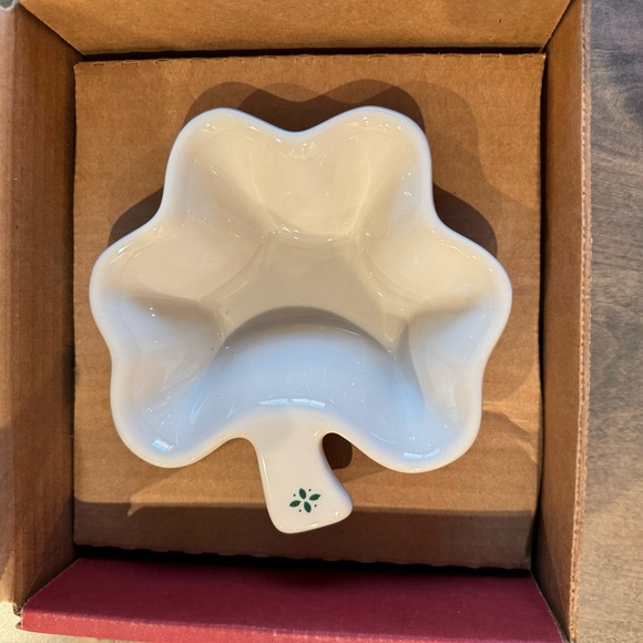 NWT Longaberger Pottery Shamrock Ramekin Cream with Green Accents - Picture 1 of 4